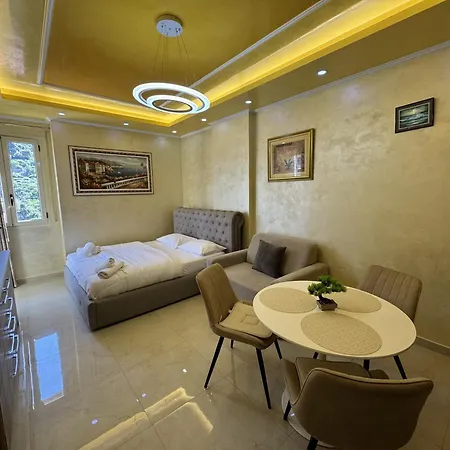 Gold & Violet Apartmán *